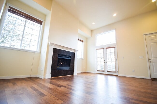 Building Photo - Beautiful Condo In the Heart of Beaverton!