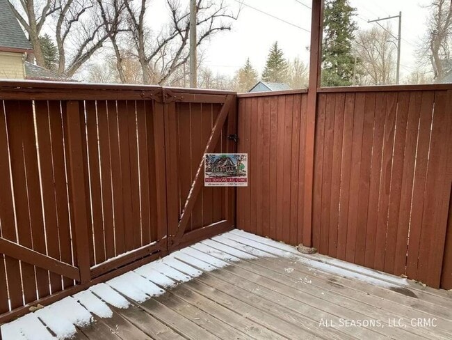 Building Photo - 410 E Dale St