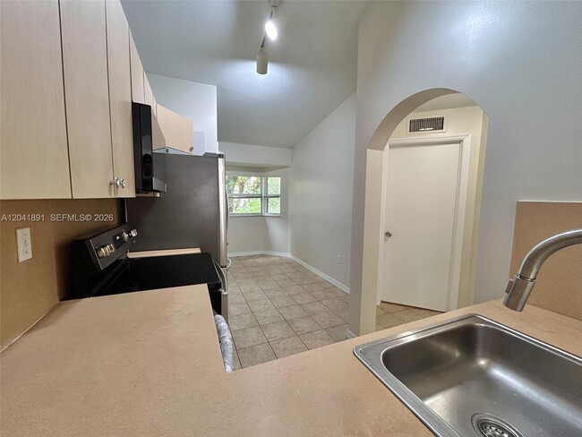 Building Photo - 1270 SE 28th Ct