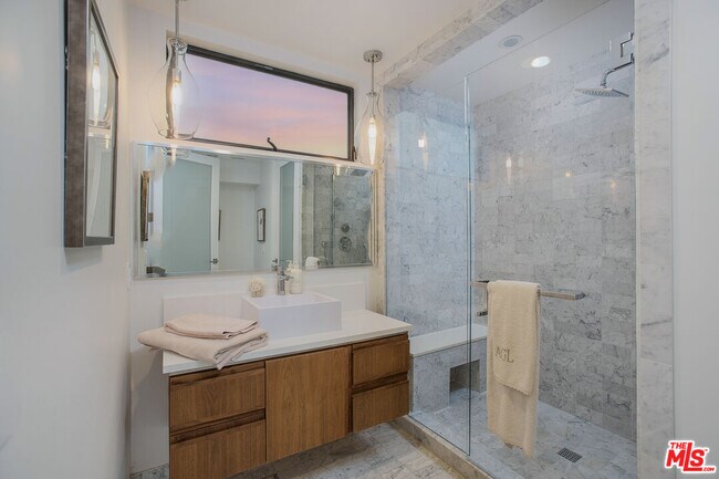 Building Photo - 2105 E Balboa Blvd