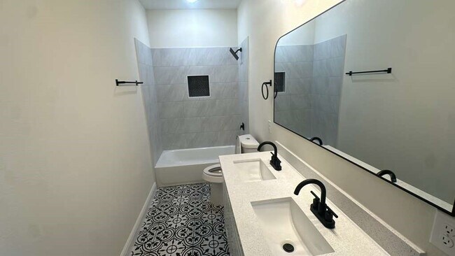 Building Photo - 3810 Hiford Dr