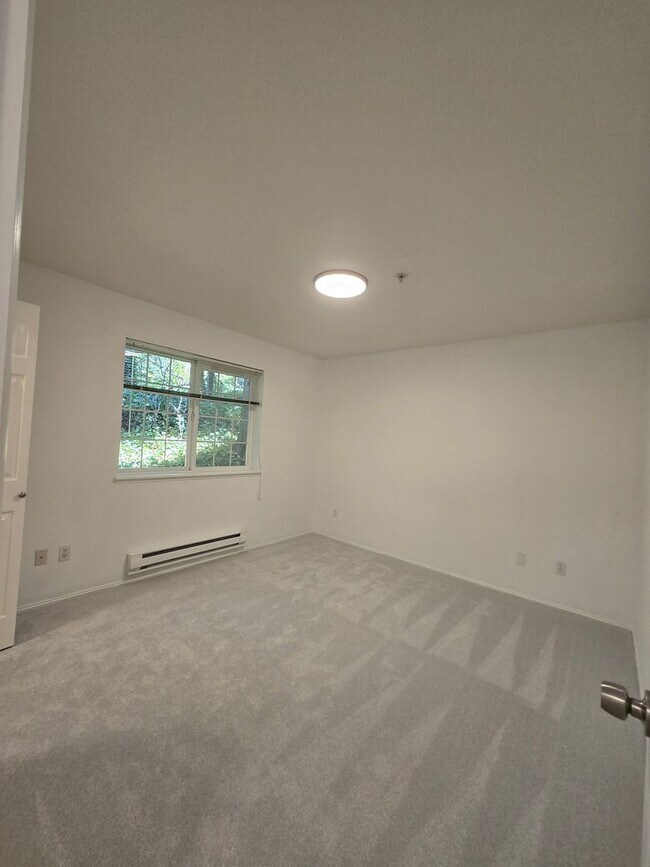 Building Photo - 8545 166th Ave NE