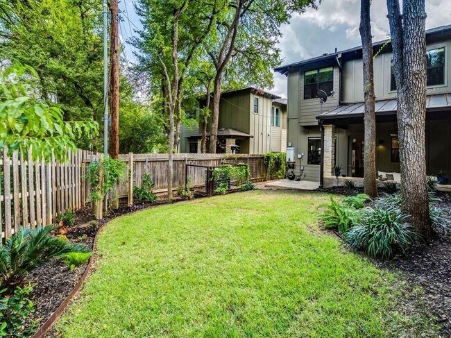 Building Photo - 1502 Barton Hills Dr