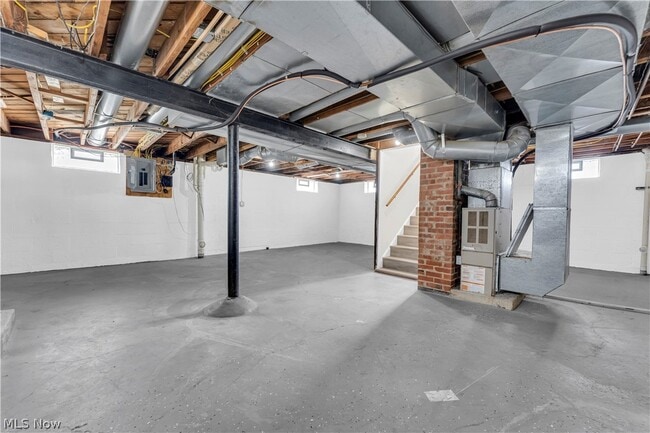 Building Photo - 10518 Langton Ave