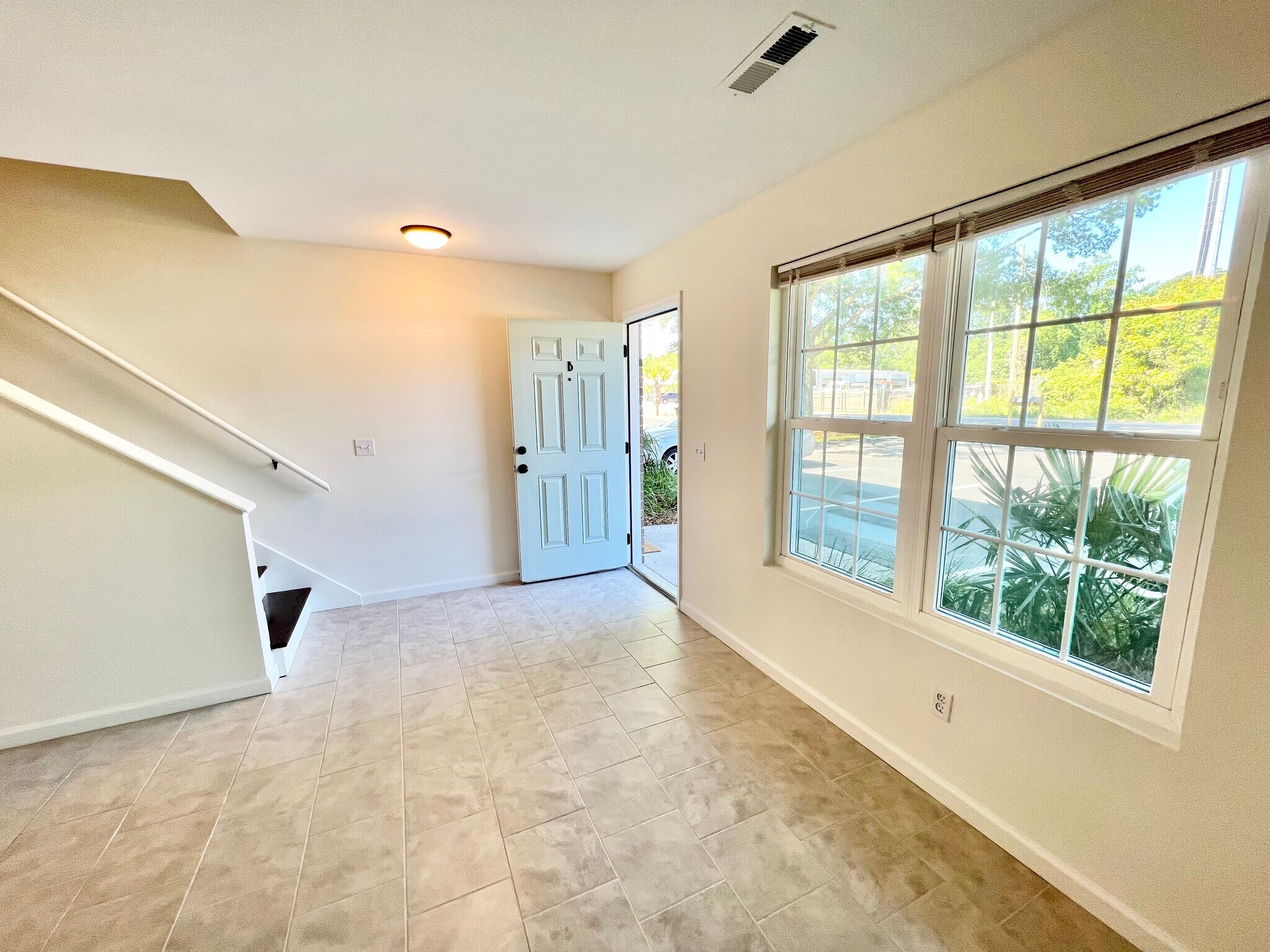 Living Room / Entry - 272 Fleming Rd