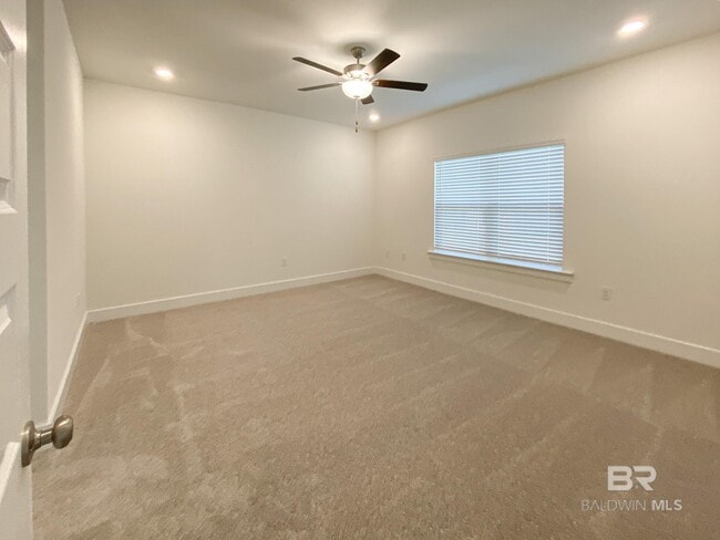 Building Photo - 510 Hardwood Ave