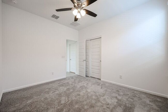 Building Photo - Alamar Subdivision 5 Bedroom Home For RENT!