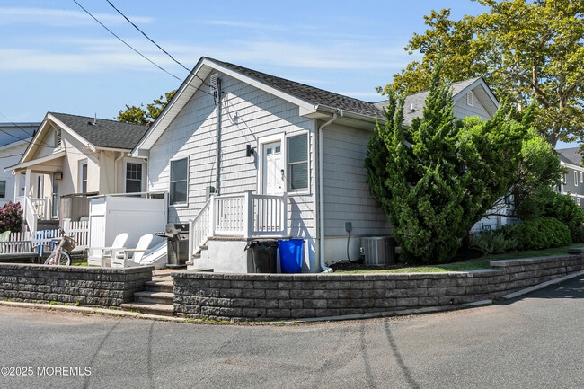 Building Photo - 505 Jefferson Ave