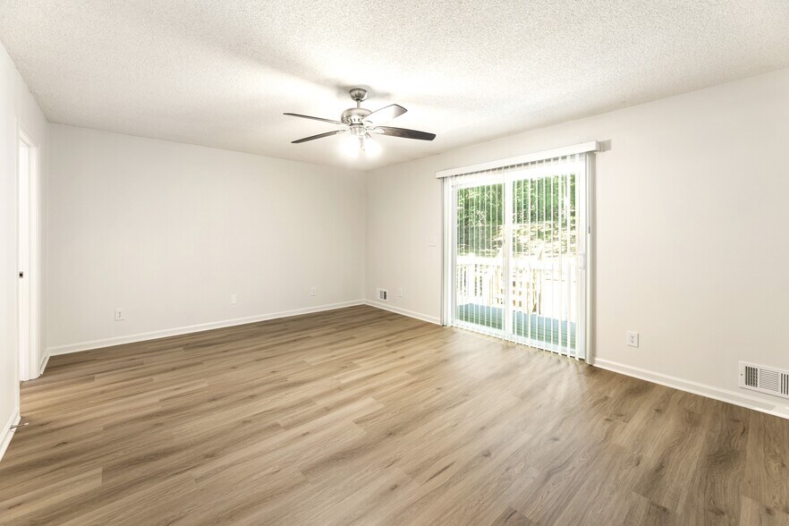 Building Photo - 3125 Sharon Cir