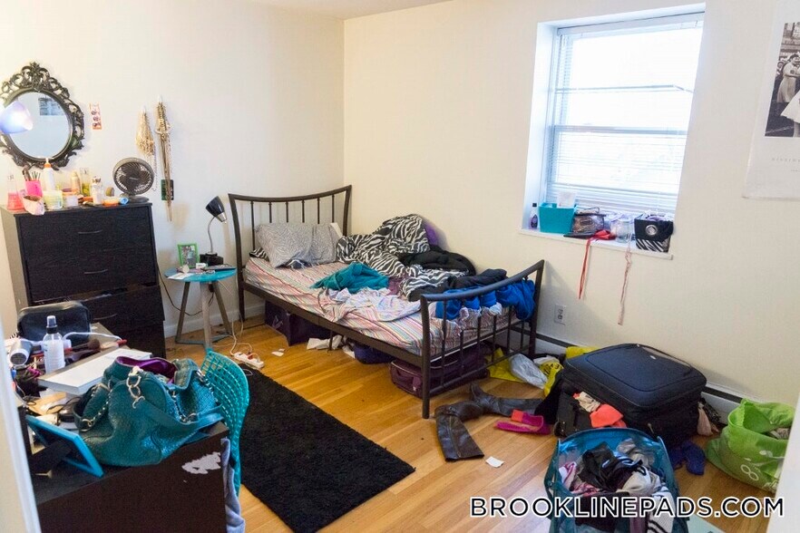 Building Photo - 110 Babcock St