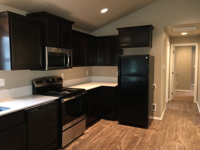 Building Photo - 3 Bedroom / 2 Bathroom Home in Sisters Ore...