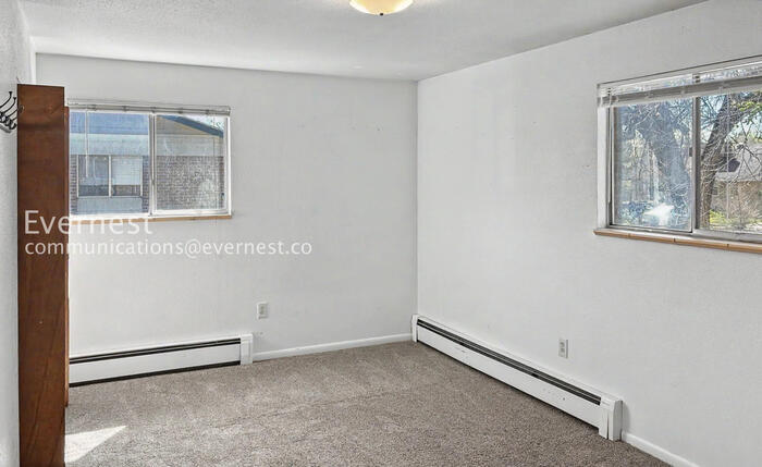 Building Photo - 1305 Burton Ct