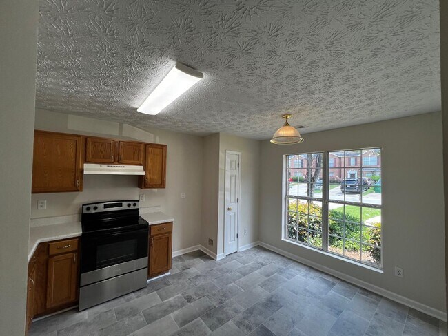 Building Photo - 3153 Kingswood Glen