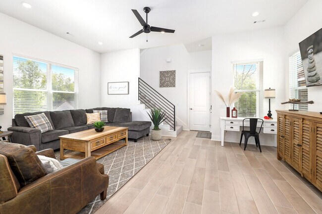 Building Photo - 158 E South St