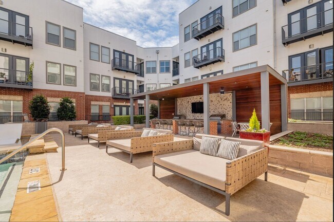 Building Photo - 2929 Wycliff Ave