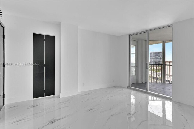 Building Photo - 100 Golden Isles Dr