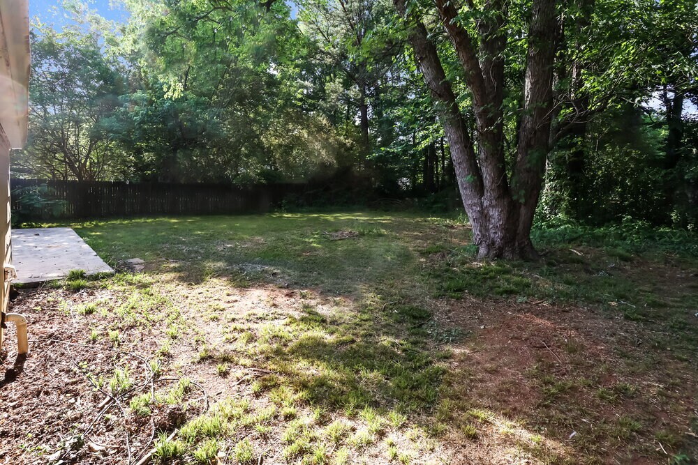 Building Photo - 1550 Flicker Rd