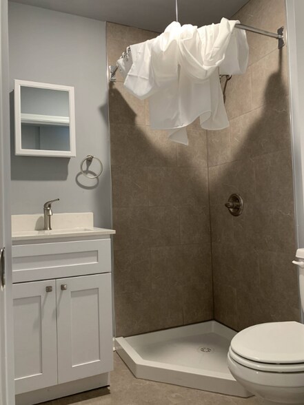 Building Photo - 517 S 42nd St