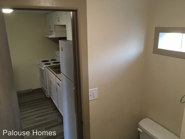 Building Photo - 916 W Augusta Ave