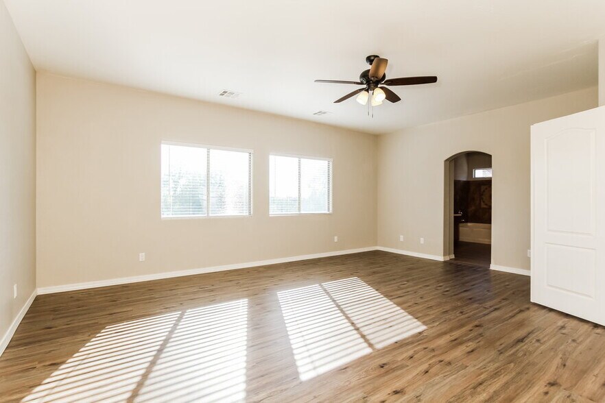 Building Photo - 16043 N 168th Ave