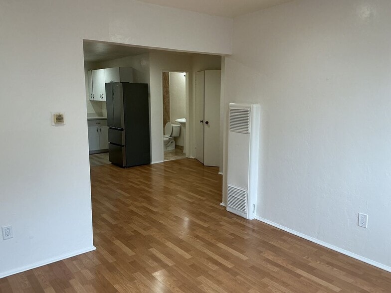 Building Photo - 212 S E St