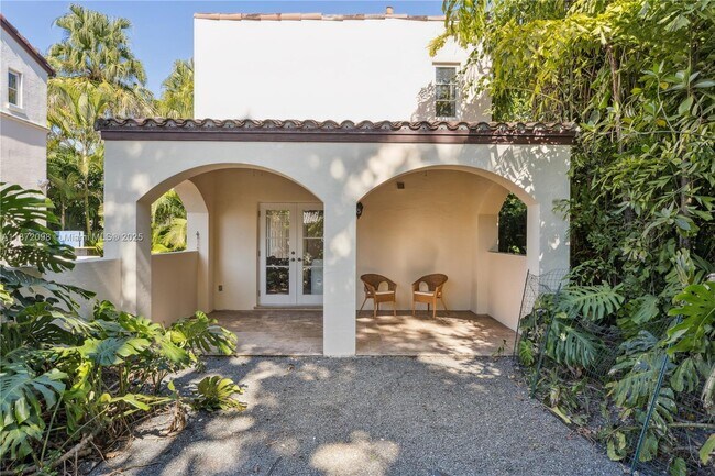 Building Photo - 2421 San Domingo St