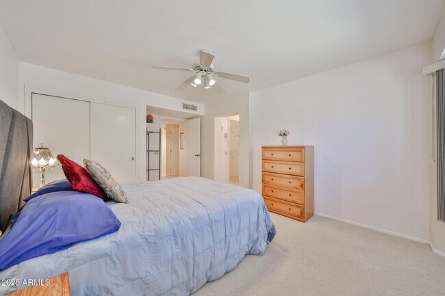 Building Photo - 14518 W Heritage Dr