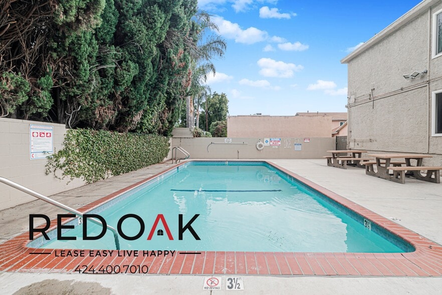 Building Photo - 7350 Hazeltine Ave