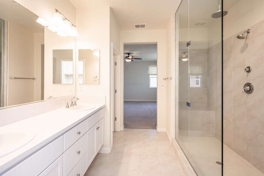 Building Photo - 4455 English Elm St
