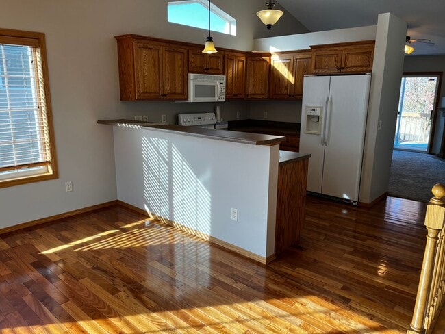 Building Photo - 3 Bed/2 Bath West Side Home!