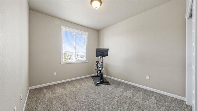 Building Photo - Move-In Ready West Richland Rental – 3-Car Garage, Fenced Yard, Hot Tub Included