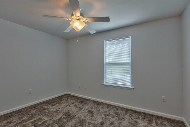 Building Photo - 1677 Quazar Rd