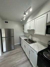 Building Photo - Ridgecrest