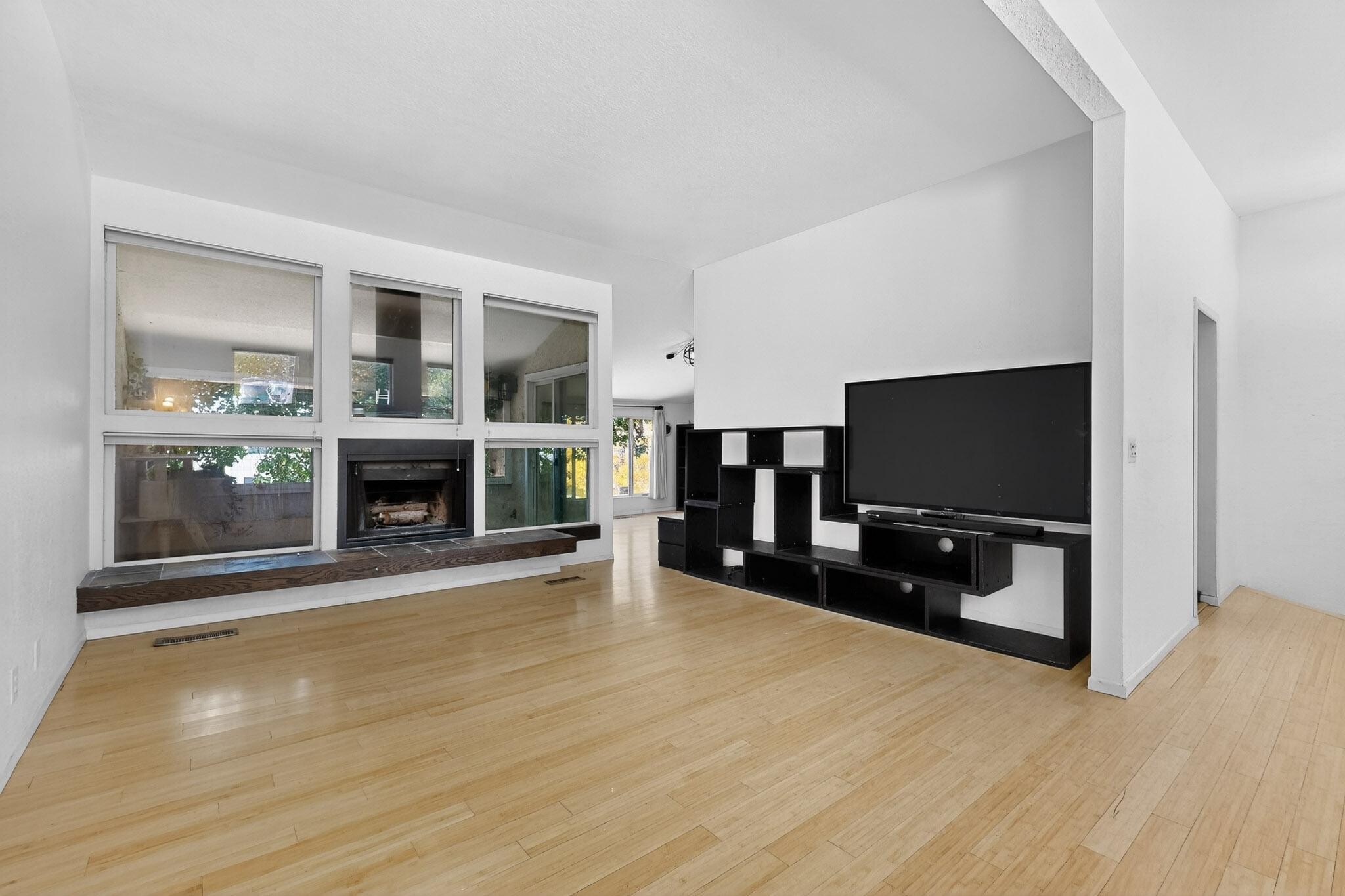 Building Photo - 5528 Overlook Dr NE