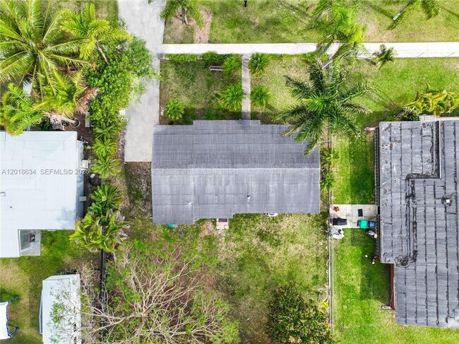 Building Photo - 1610 NW 9th Ct