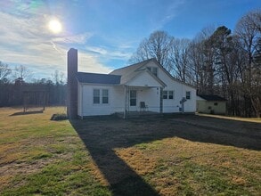 Building Photo - Charming 2 Bedroom, 1 Bath Home in Peaceful Siloam Setting