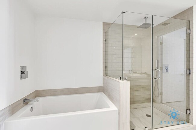 Building Photo - 4010 S Ocean Dr