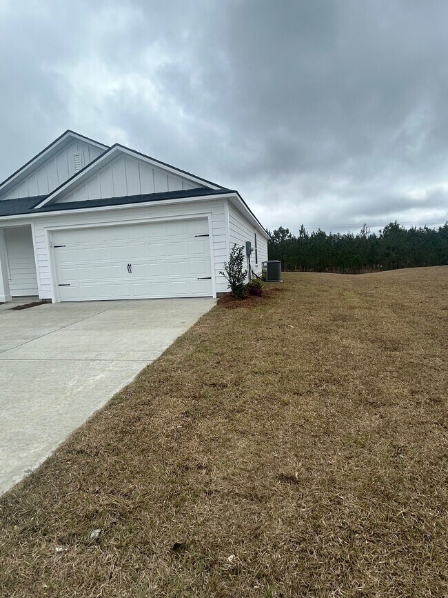 Building Photo - 1745 King Oaks Lp