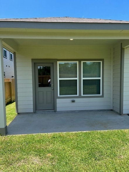 Building Photo - 26010 Emory Holw Dr