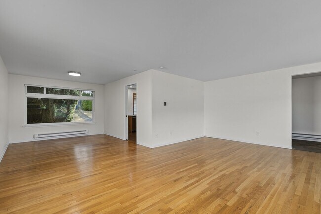 Building Photo - 3616 33rd Ave W