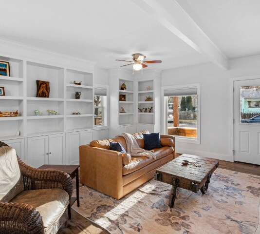 Building Photo - 501 E Geyser St