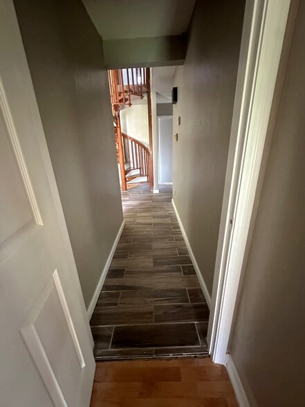 Hall to Master - 5401 Crossgate Dr S