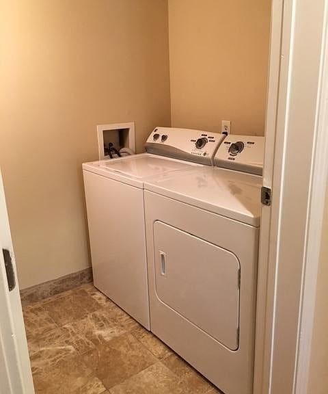 Building Photo - "Luxurious 2-Bed, 3-Bath Retreat with Granite Countertops in San Diego's Heart - 1460 Sq Ft of El...