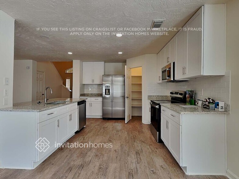 Building Photo - 28631 Hidden Lake W