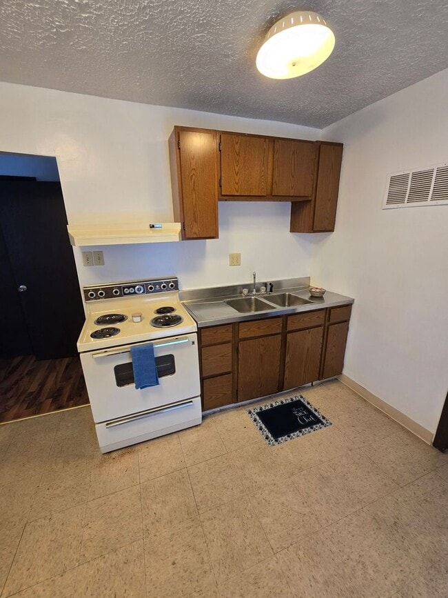 Building Photo - 406 1/2 S Hague Ave-