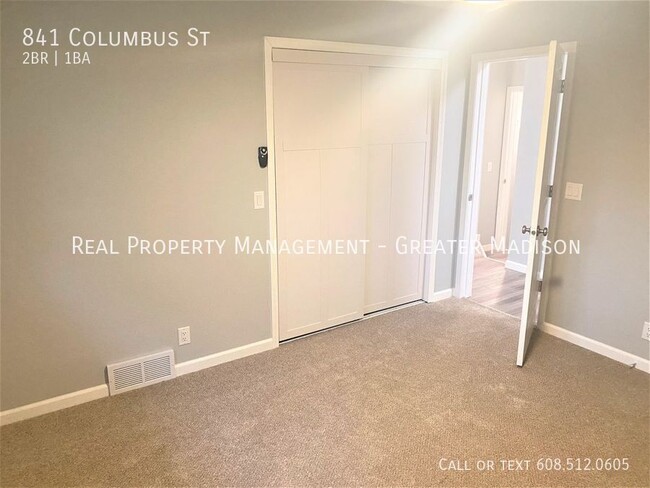 Building Photo - Beautiful fully remodeled 2 bedroom duplex...