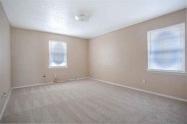 Building Photo - 2 Bedroom, 1 Bath Duplex in Lake Highlands