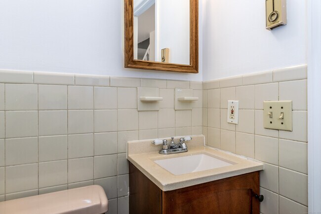 Building Photo - 196 Hope St