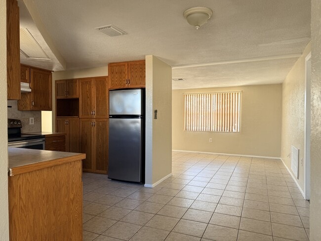 Building Photo - 7303 Deerfield Dr