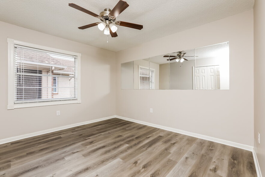 Building Photo - 4406 Suntree Blvd